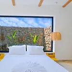 Mia Cara Vila *